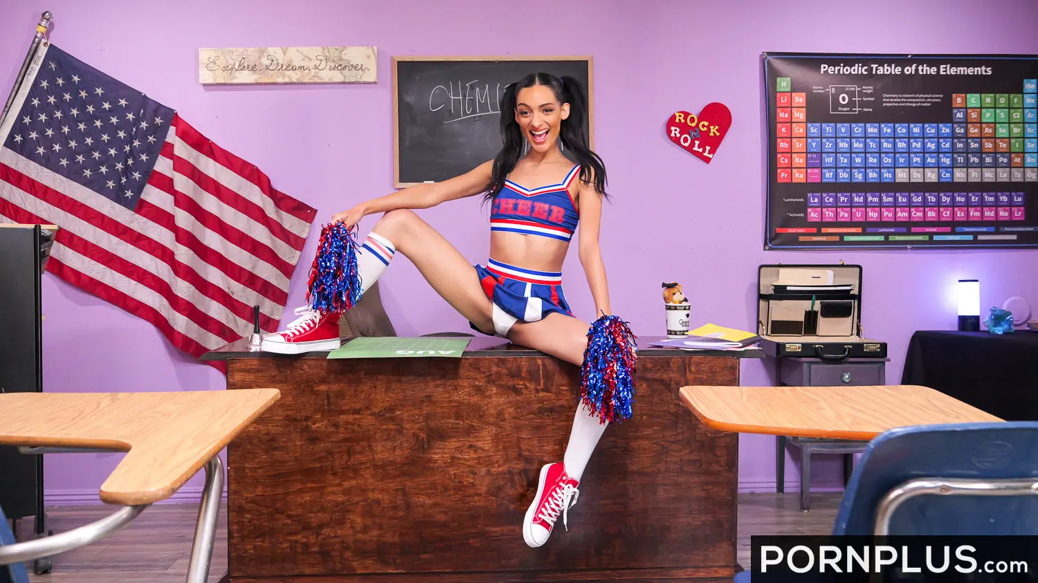 Laynee James - Tempting The Professor | Picture (2)